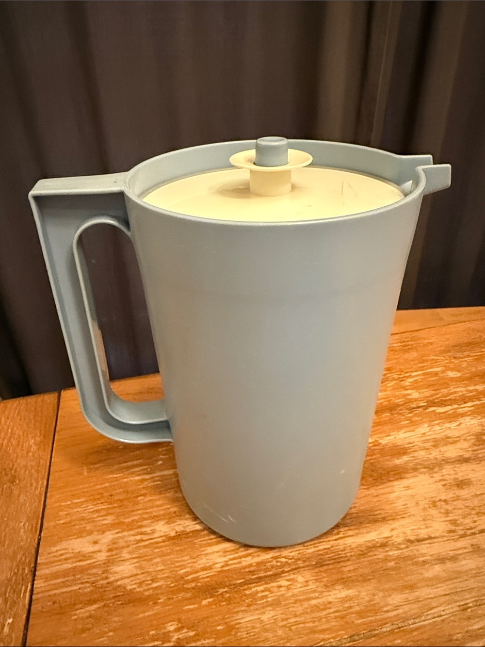 Vintage Tupperware 2 QT Pitcher with Lid